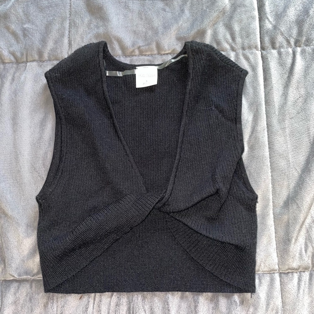 Wild fable twist knit top. Size small
